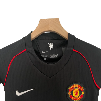 UK 2007/08 Manchester United Kids' Black Football Jersey - A Cool Choice for Young Fans SuperJerseysTK